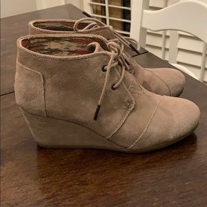 TOMS beige wedges!!
